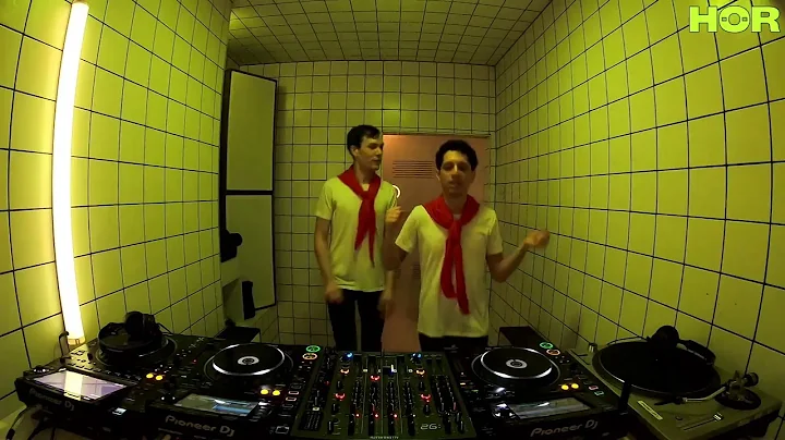 Front Left - Elad Magdasi B2B Mathias Weber / Marc...