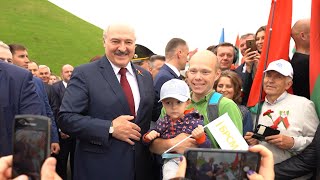Лукашенко: Расскажете историю! Покажете им! || Общение у Кургана Славы