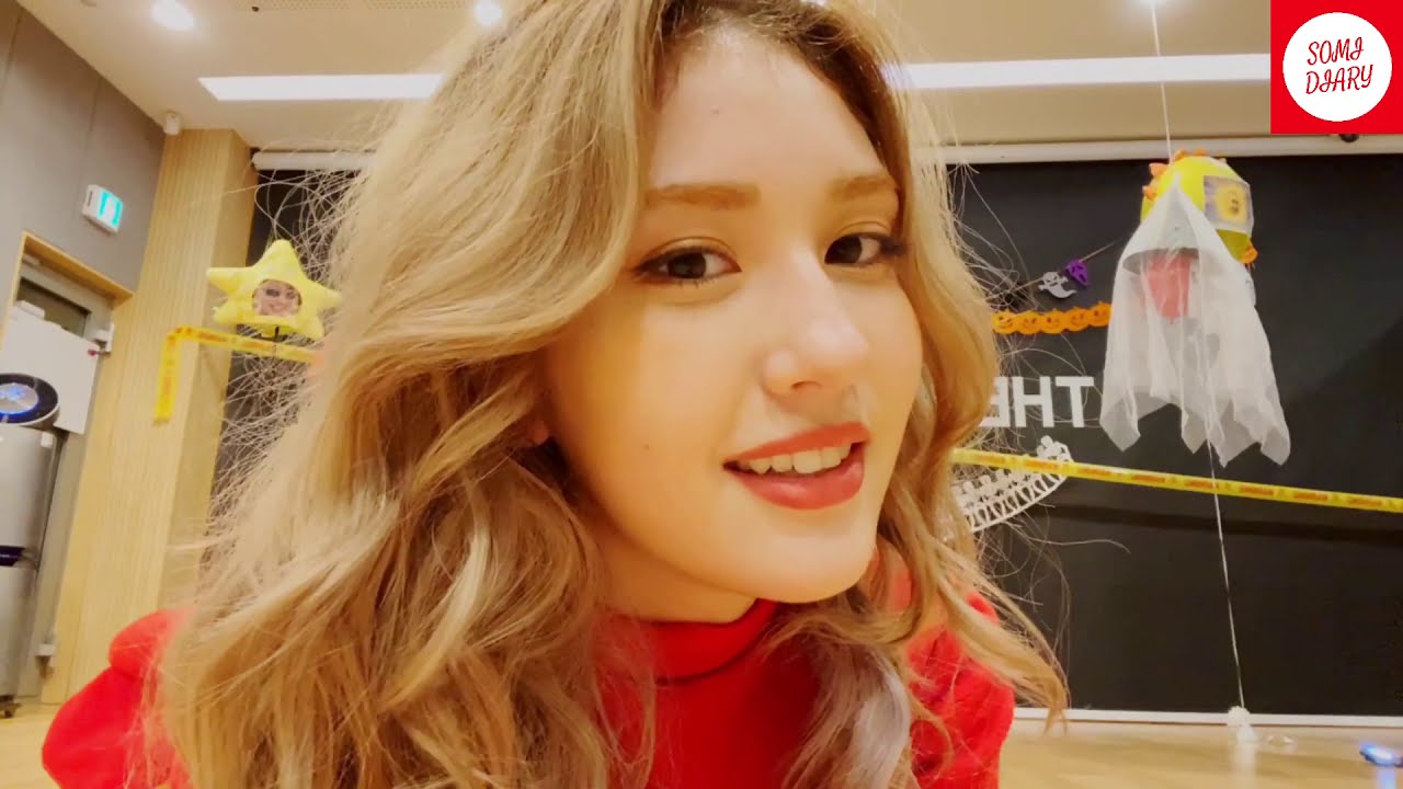 Somi & Fan Interview: Comeback hint, Favourite BLACKPINK song & speaking Korean | Vlive