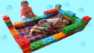 My Sister made a Toy Bed  fun kid video Resimi