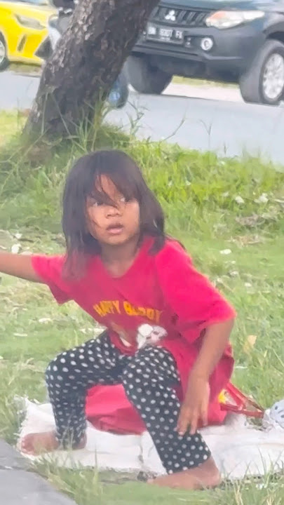 Dimana orangtua kamu nak? Masih sekecil ini sudah hidup di jalanan #shorts
