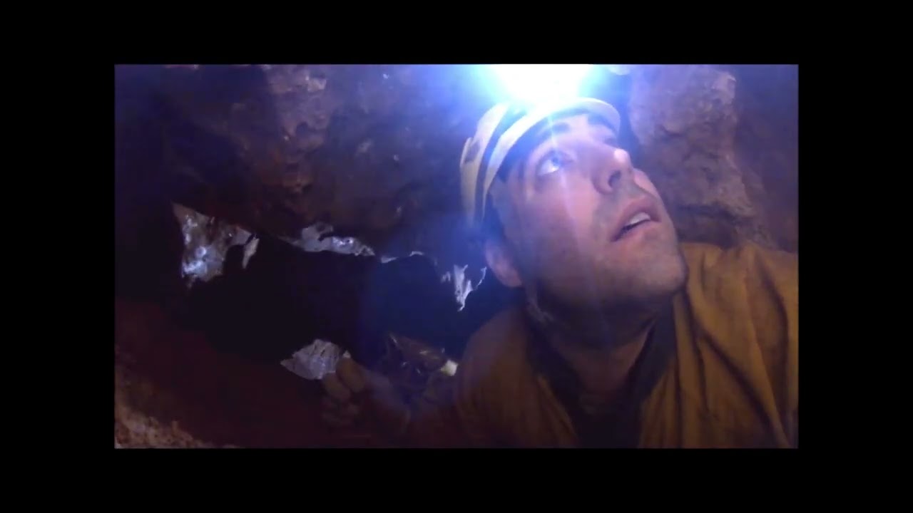 Cueva de la Autopista. (2) El Vía crucis.