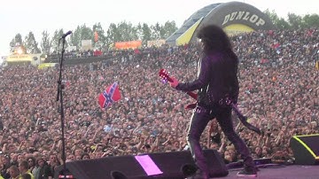 Slash talks about iRig and AmpliTube Slash OFFICIAL app,his signature amps, and being on the road