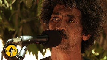 Tinariwen | Le Chant des Fauves  (Remastered) | Live Outside | Playing For Change