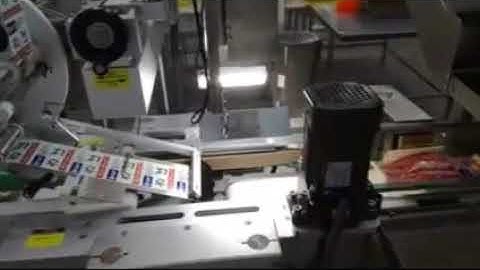 Automatic market food meat fruit tray box top labeling machine with scanning feedback system