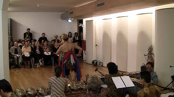 Tari Endah - Dansgroep Sinar Anyar & gamelan ensemble Wiludyeng (22 nov 2009)