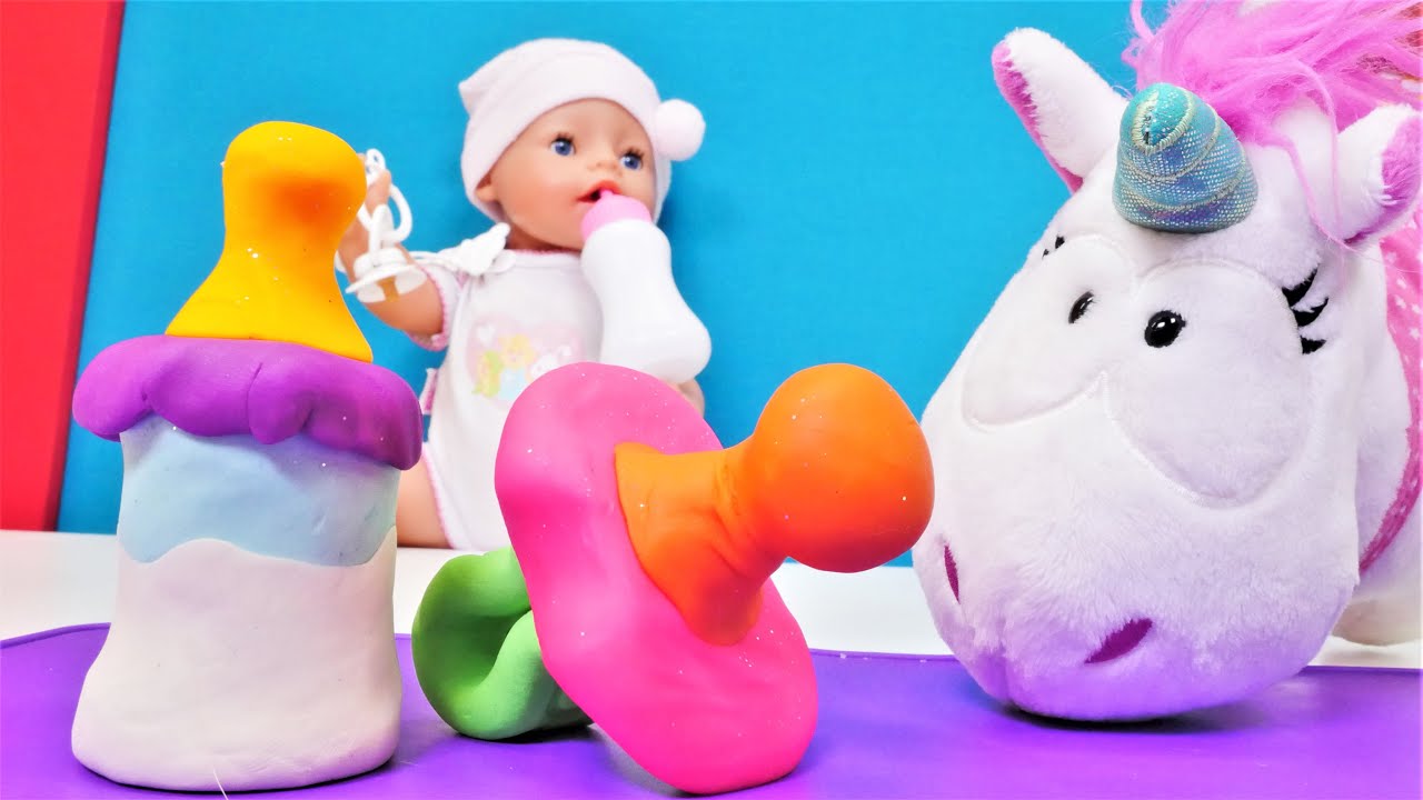 La unicornio sorda cuida a una muñeca Baby Born. Vídeos de Play Doh. Hacemos un chupete y un biberón