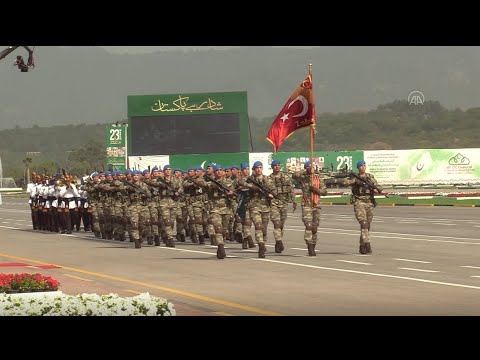 Pakistan Milli Günü dolayısıyla ülkede askeri geçit töreni düzenlendi