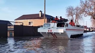 Дома затоплены под крышу. Уровень воды в Орске стремительно растет