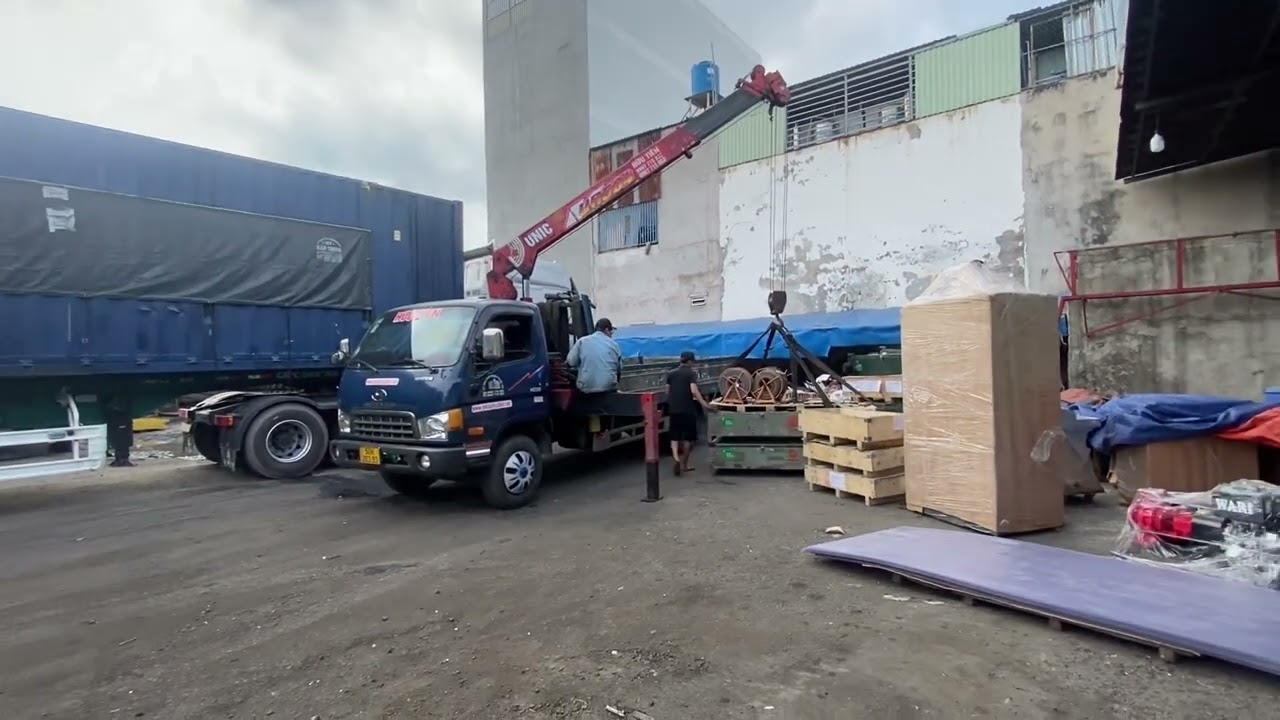 Càng gần đại lễ 30/4 - 1/5, hàng hóa càng dồn dập!