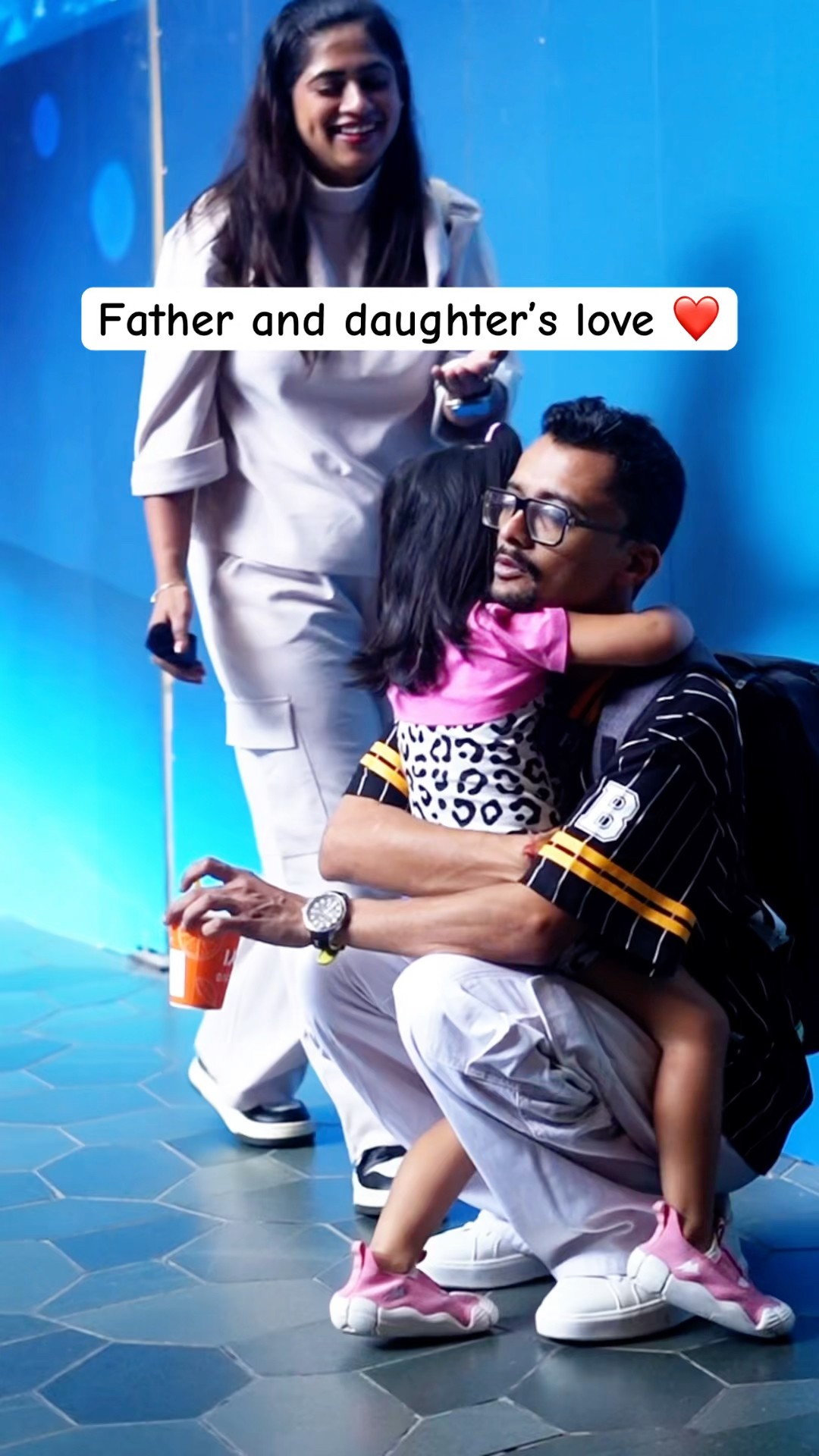 Aap is duniya me sabse zyada kise pyar karte ho? #littleglove #Shorts #daughterfatherlove
