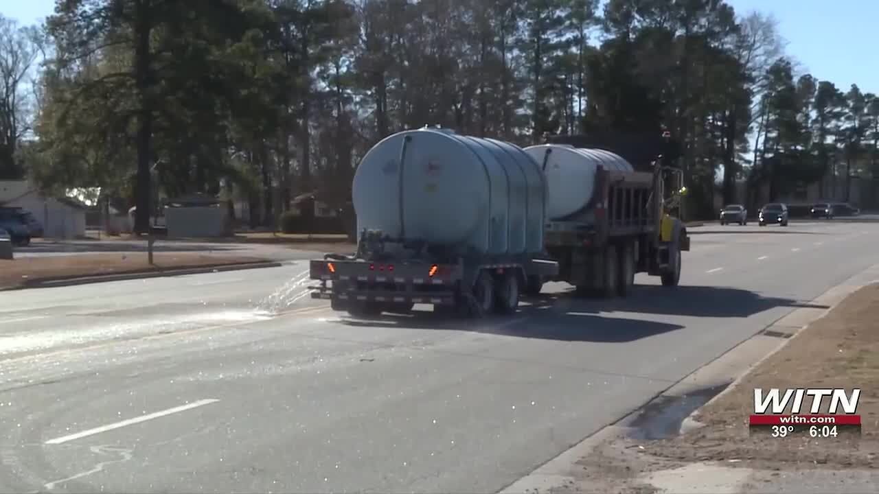 NCDOT crews prepares for winter weather - YouTube