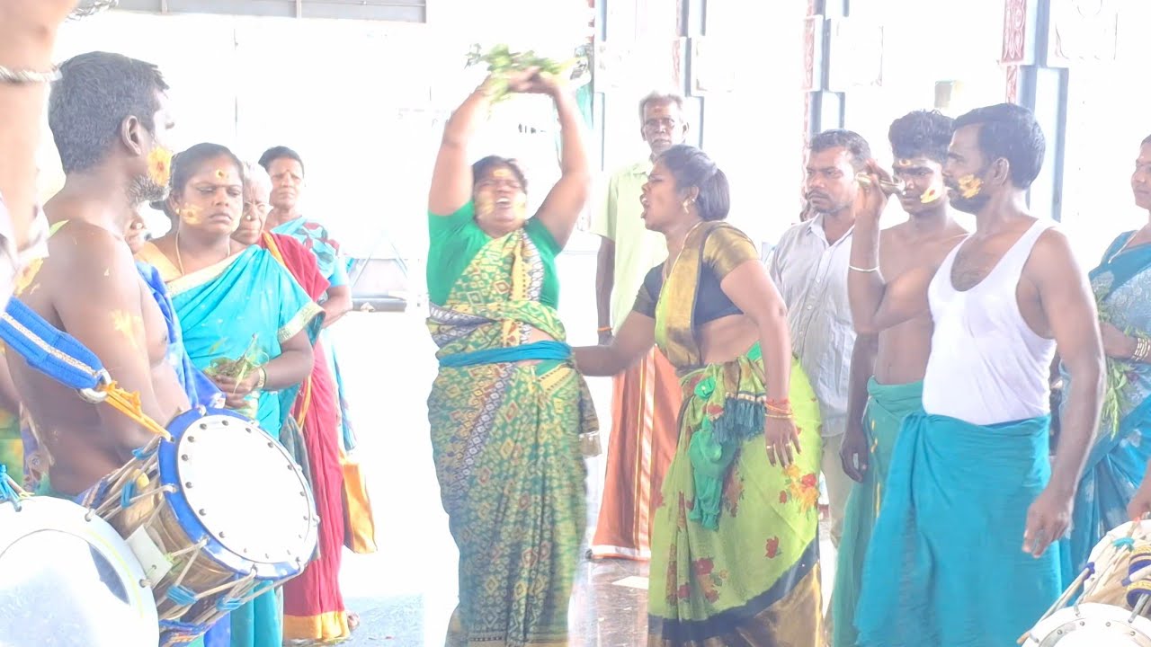 கங்கை கரையில் குலதெய்வ பூஜையில் #பெண்மீது பச்சையம்மன் சாமி ஆட்டம்||#pen mithu sami aattam