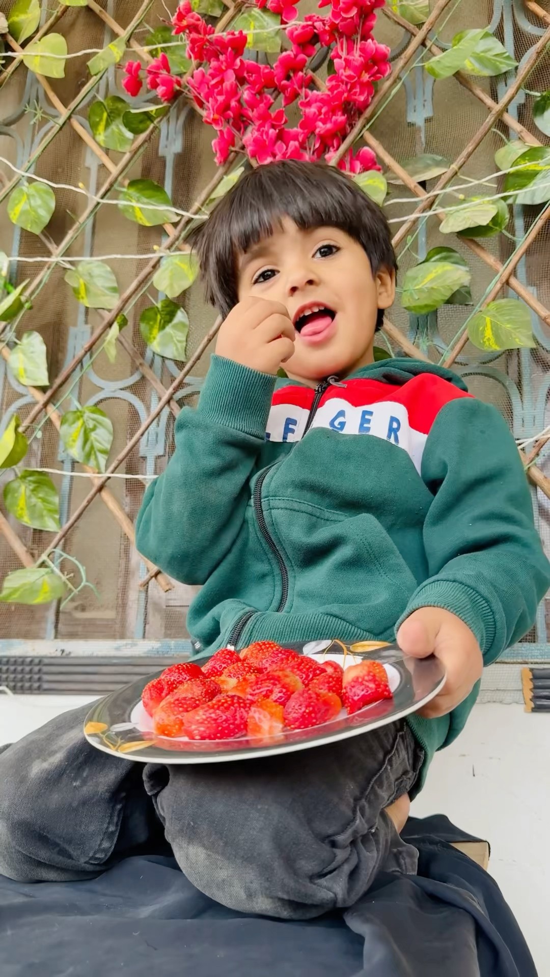 Baby ? Loving Pink Berries ?!