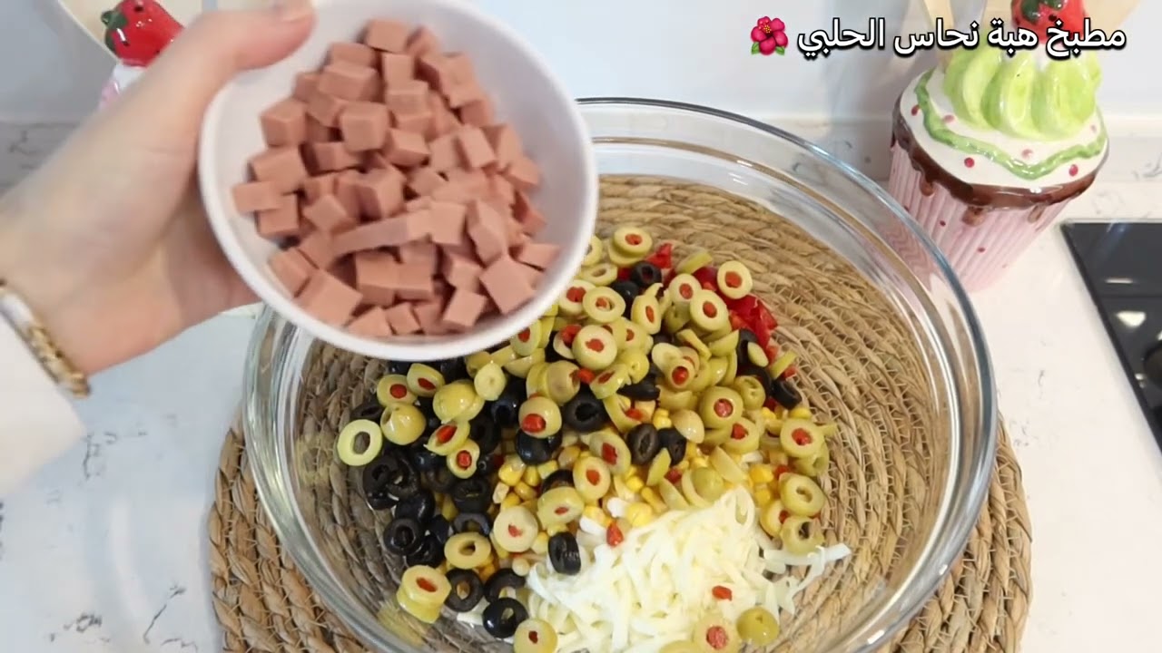 ⁣ماما انا جوعان 😋 بدي تعمليلي اطيب اكله عالسريع 😬 تكرم عينك يا ابني يالله عالمطبخ 👩🏻‍🍳