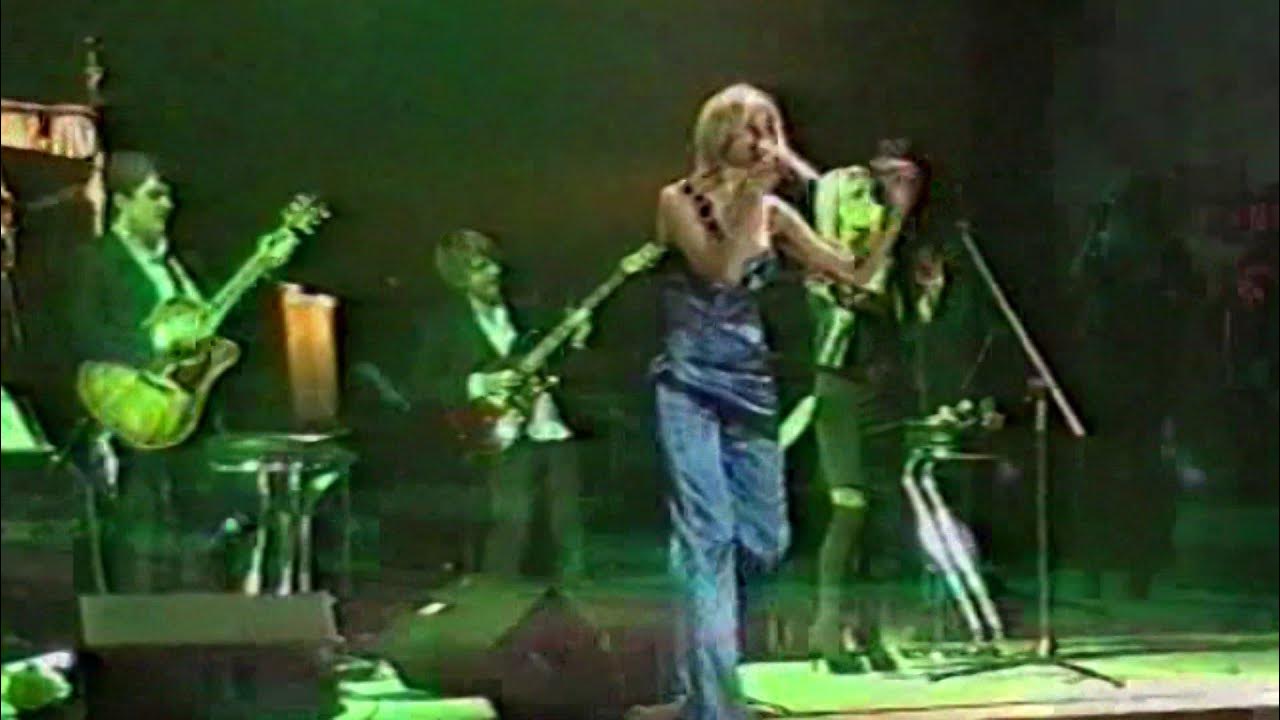 Песня букет круг. Букет из белых роз королев. Песня букет круг. Песня букет круг. Песня букет круг.