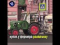Пенсионер из Германии приехал в Петербург на старинном тракторе