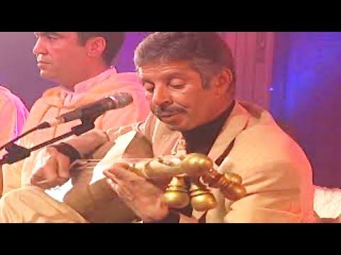       الراحل محمد رويشة صاحب الاغنية المشهورة إناس إناس