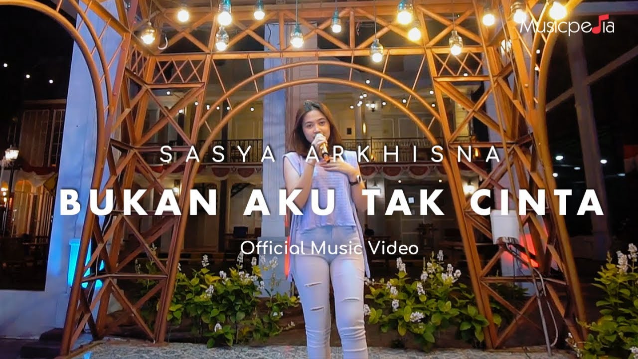 Sasya Arkhisna - Bukan Aku Tak Cinta (Official Music Video) Sasya Arkhisna - Bukan Aku Tak Cinta (Official Music Video)