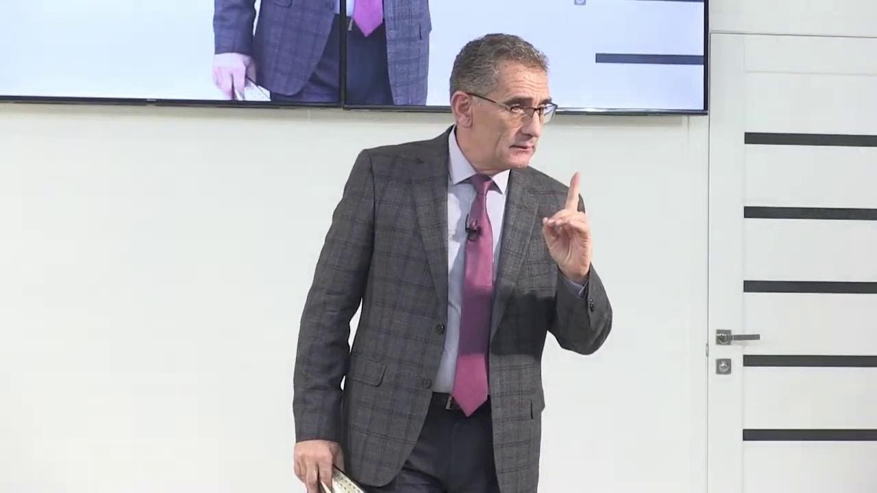 Valentin Dănăiață - Problema acoperirii capului la femei