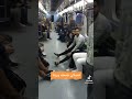 ضحك في المترو