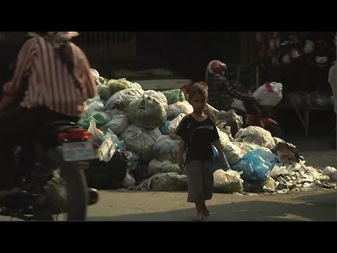 buma hiln Garbage Collector Strike Casts Stench Over Phnom Penh