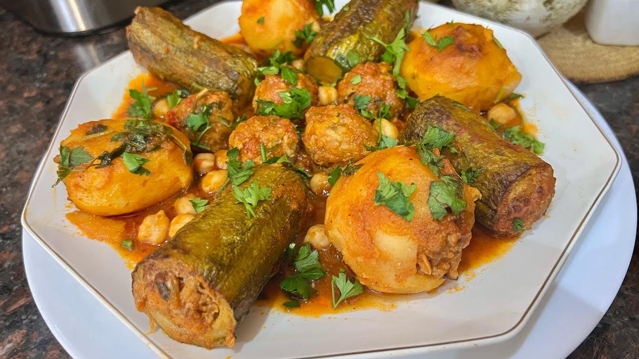 دولمة قرعة و بطاطا مرقة حمراء مجمرة و بزاف بنينة