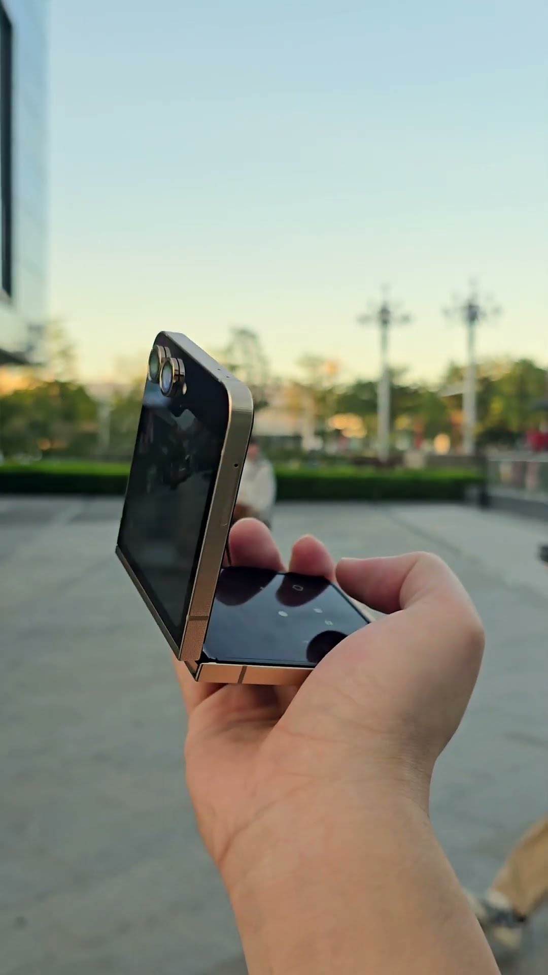 This is not the D or V. Samsung Digital Technology Folding Screen Mobile Photography