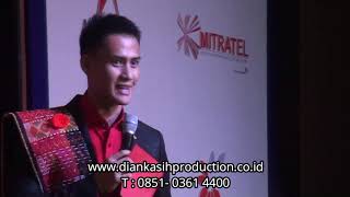 Choky Sitohang sebagai MC di Natal Telkom Group