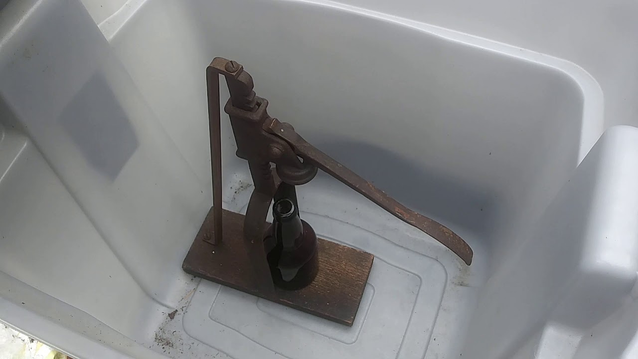 Kris Kringle and Krud Kutter! Bus Conversion Day! Treating the Rust on the Floor Prepping for Paint