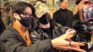 Taekookвигуки Вигу В Аэропорту Осторожно, Уровень Милоты Зашкаливаетразбор