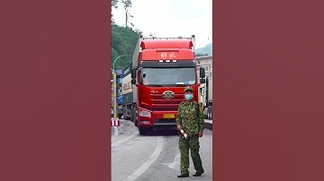 Cửa khẩu Lào - Trung ùn ứ y hệt ở Lạng Sơn