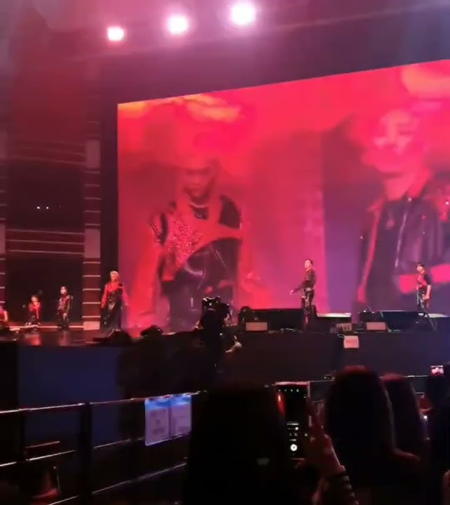 Dude just flew💀 | bangchan jumped really high in the entrance of the concert  #straykids #bangchan