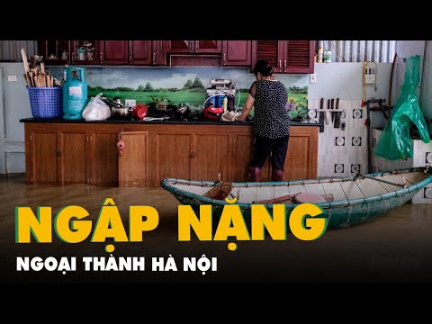 Video Người dân ngoại thành Hà Nội lội bì bõm trong nước lũ - youtube