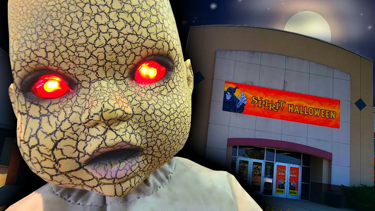 SPIRIT HALLOWEEN 2022 INSIDE ABANDONED GORDMAN'S MADISON WISCONSIN EAST TOWNE MALL