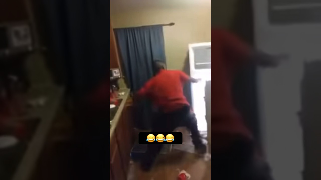 Man destroyed his fridge 🤣 