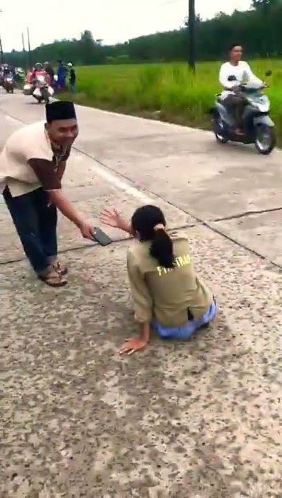 DETIK - DETIK CEWEKNYA JATUH SAAT BALAPAN MOTOR#shorts