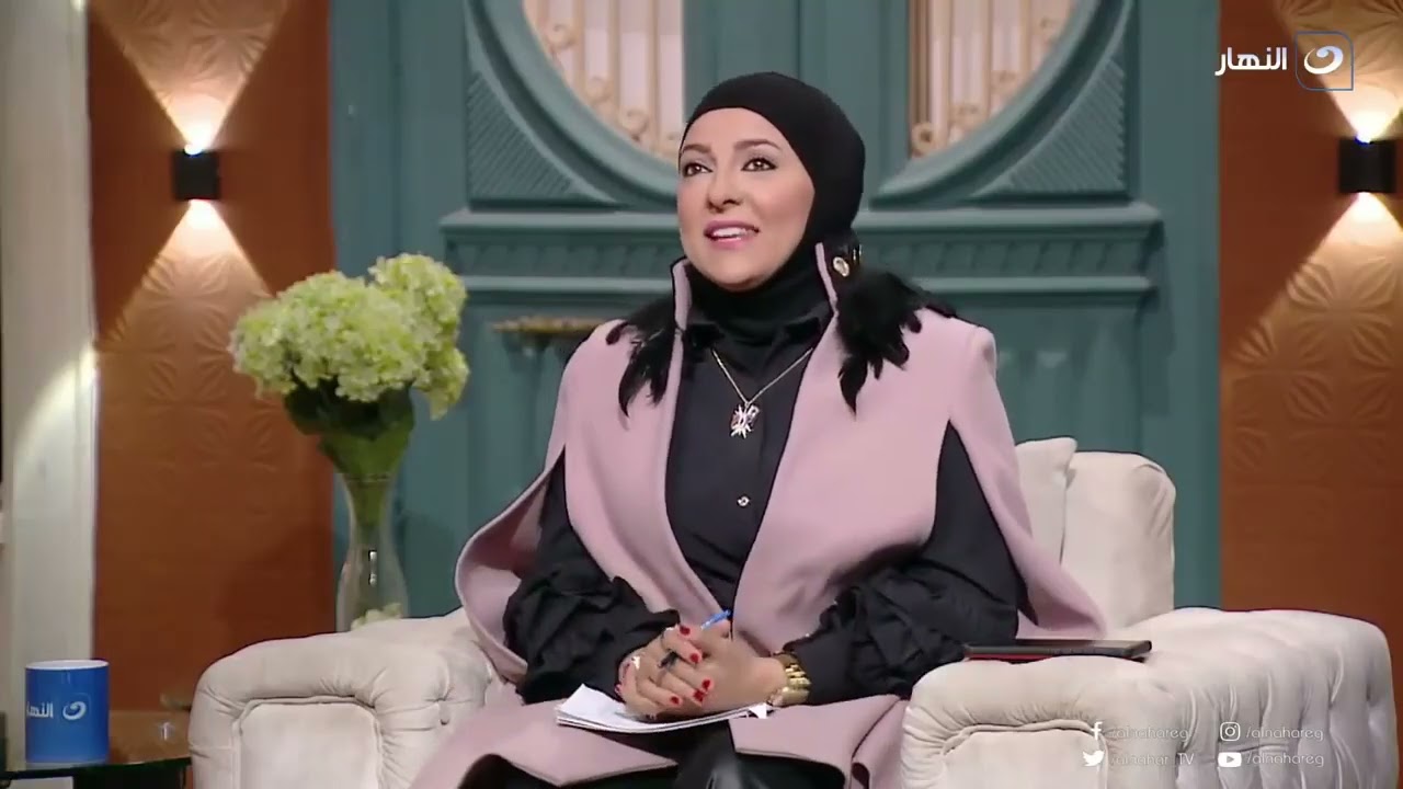 متصلة تنهـ ـار من البـ ـكاء على الهواء: