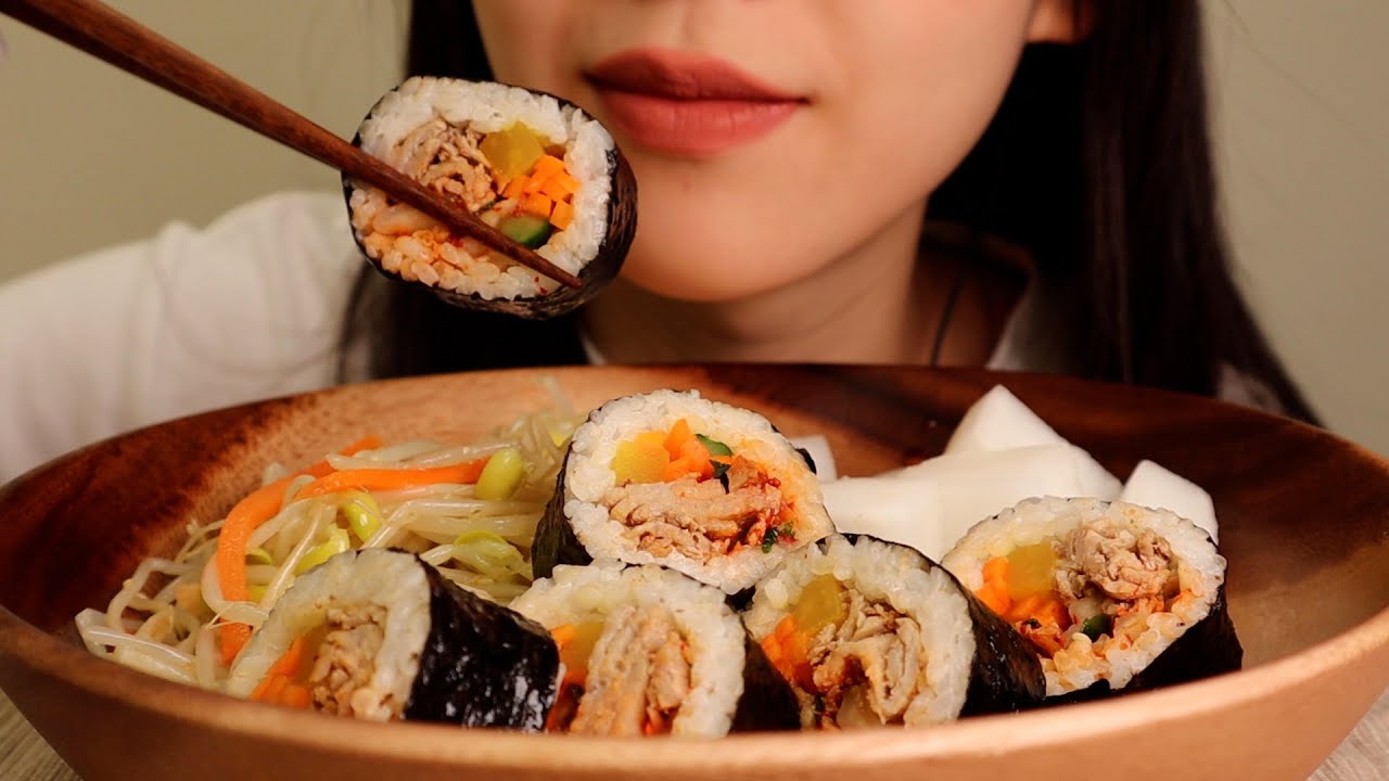 ASMR KIMBAP 김밥 + PICKLED RADISH + BEAN SPROUT SIDE DISH (EATING SOUNDS) | SIK ASMR