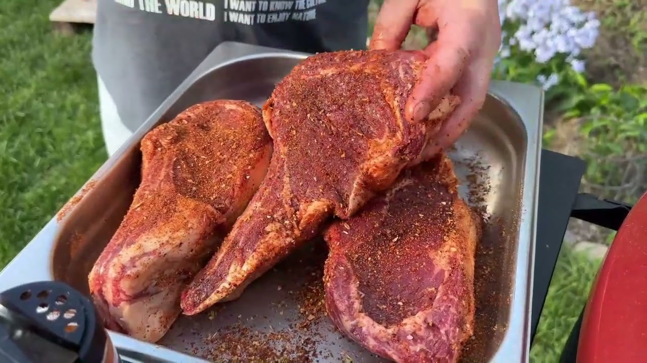 Рибай на кости на керамическом камадо Diamond Egg Dream