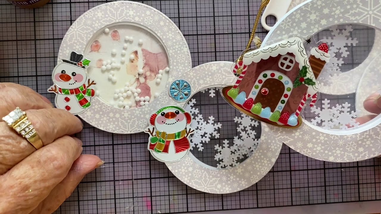 (95)  Christmas Shaker Ornaments - Tags