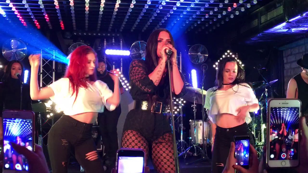 Demi Lovato - Body Say - Paris 2017