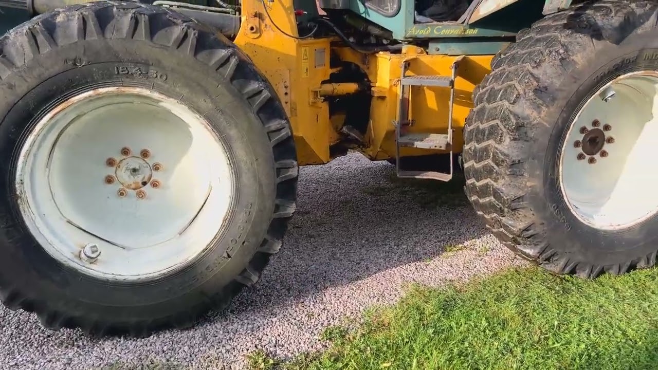 Traktorgrävare Lännen 740 med redskap