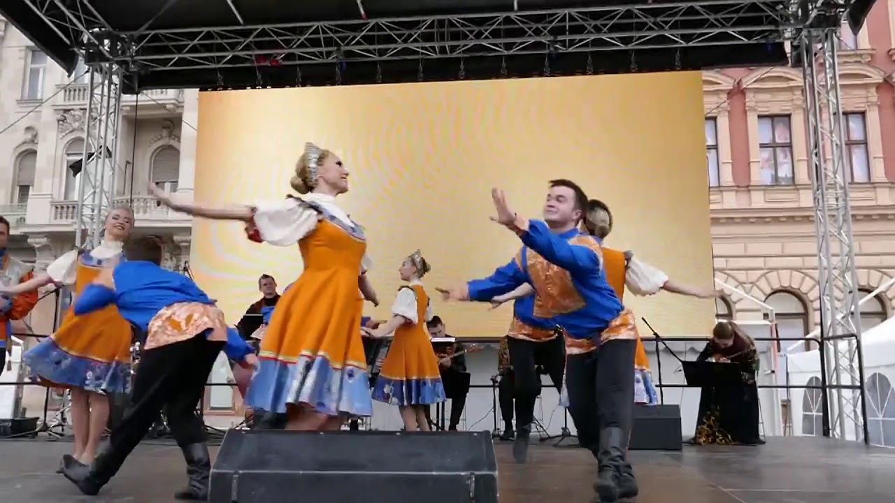 Russian Tunes and Dances Including Kalinka | Moroshka St Petersburg at Zagreb Croatia Maslenica 2020