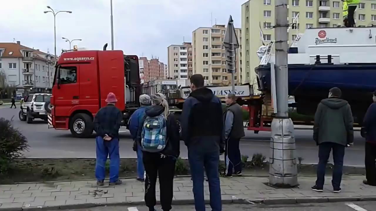 Výletní loď Poseidon - Znojmo - otáčení na nám. Svobody - 2. část