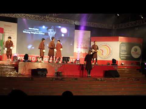 Crowners stage performance on Dari Mo Ghi at Clock Tower.