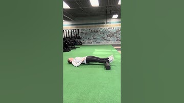 Isometric hamstring hold in foam roller for hamstring strengthening