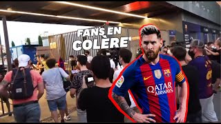 Les supporters du FC Barcelone, en colère, forcent l'entrée du Camp Nou