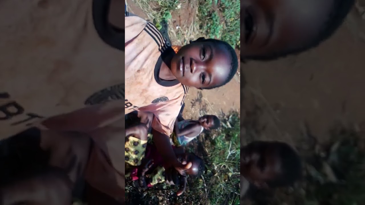 les enfants du village