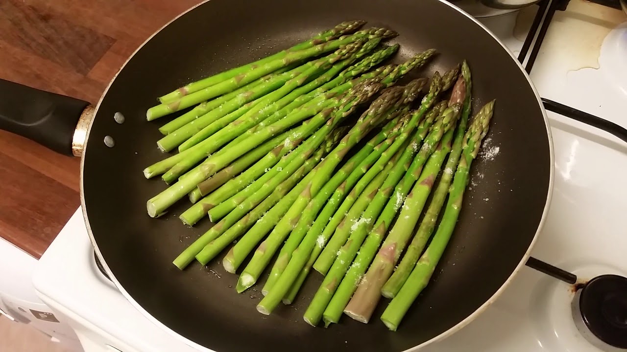 How to cook asparagus in a pan - YouTube